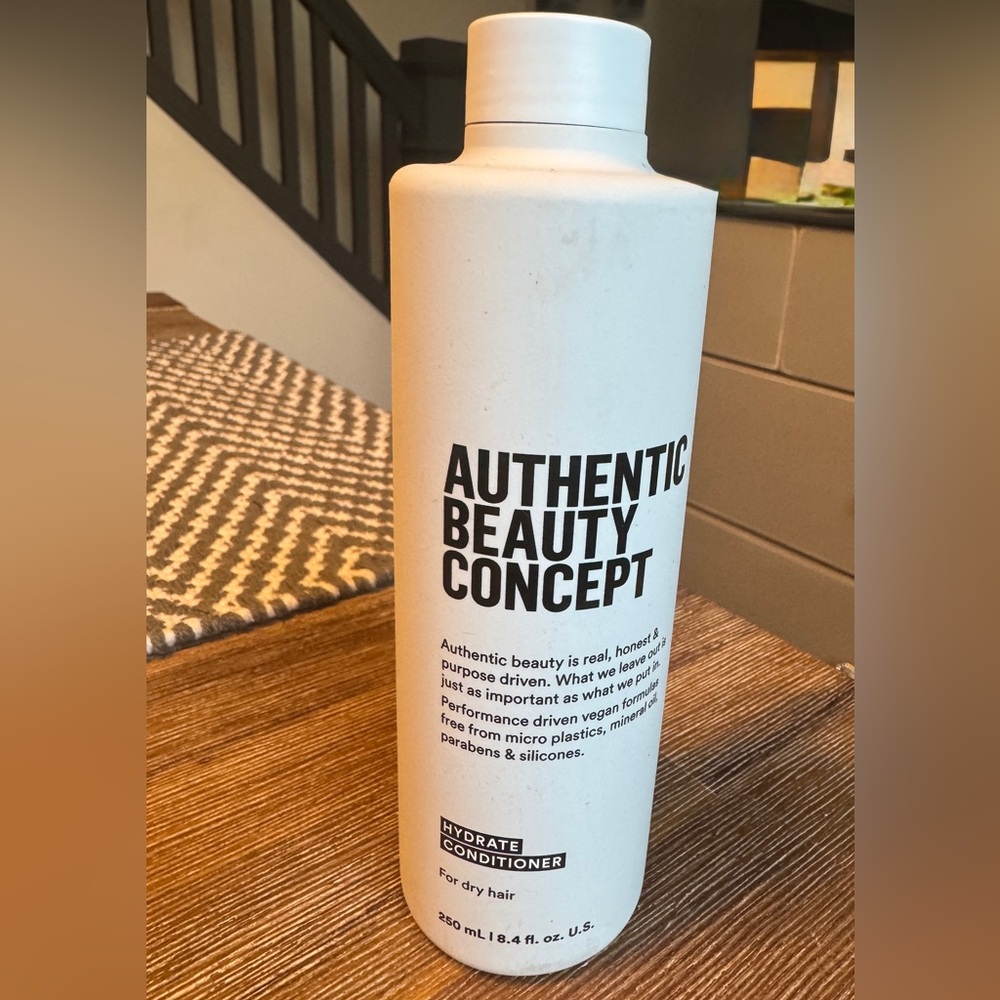Authentic Beauty Concept Hydrate Conditioner